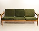 Sofa i eg og polstret i grønt stof, model J103 af Børge Mogensen for FDB fra 
1960erne.
5000m2 udstilling.
