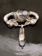 Art Nouveau / jugend broche med mnesten