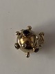 Kugle med røde sten Charms / Vedhæng i 14 karat guld 
Højde 17,12 mm