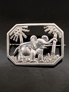 830 slv art deco broche