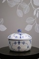 Antik Royal Copenhagen Blue Fluted Plain sugar bowl with lid.
RC#1/240. before 1923.