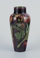 Gouda, Holland. 
Unik Art 
Nouveau vase i 
glaseret 
keramik.