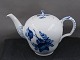 Blå Blomst Svejfet porcelæn. Tekander med låg nr. 
143