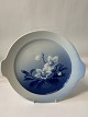 Christmas Rose, large round cake dish with handle.
Decoration No. 101.