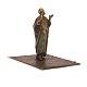 Figur einer orientalischen Person auf einem Teppich. Zinn, dekoriert. H: 9,5cm. 
Base: 9x11cm