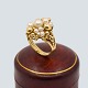 Ring in 18k gold set with pearls