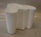 Klosterkælderen presents: Alvar Alto Savoy Vase - white opaline glass 16.5 x 21 cm