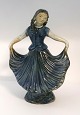 Hjorth. Keramik. Dansende pige. Højde 27 cm.