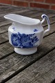 Blå Blomst Kantet porcelæn, flødekander nr. 8564