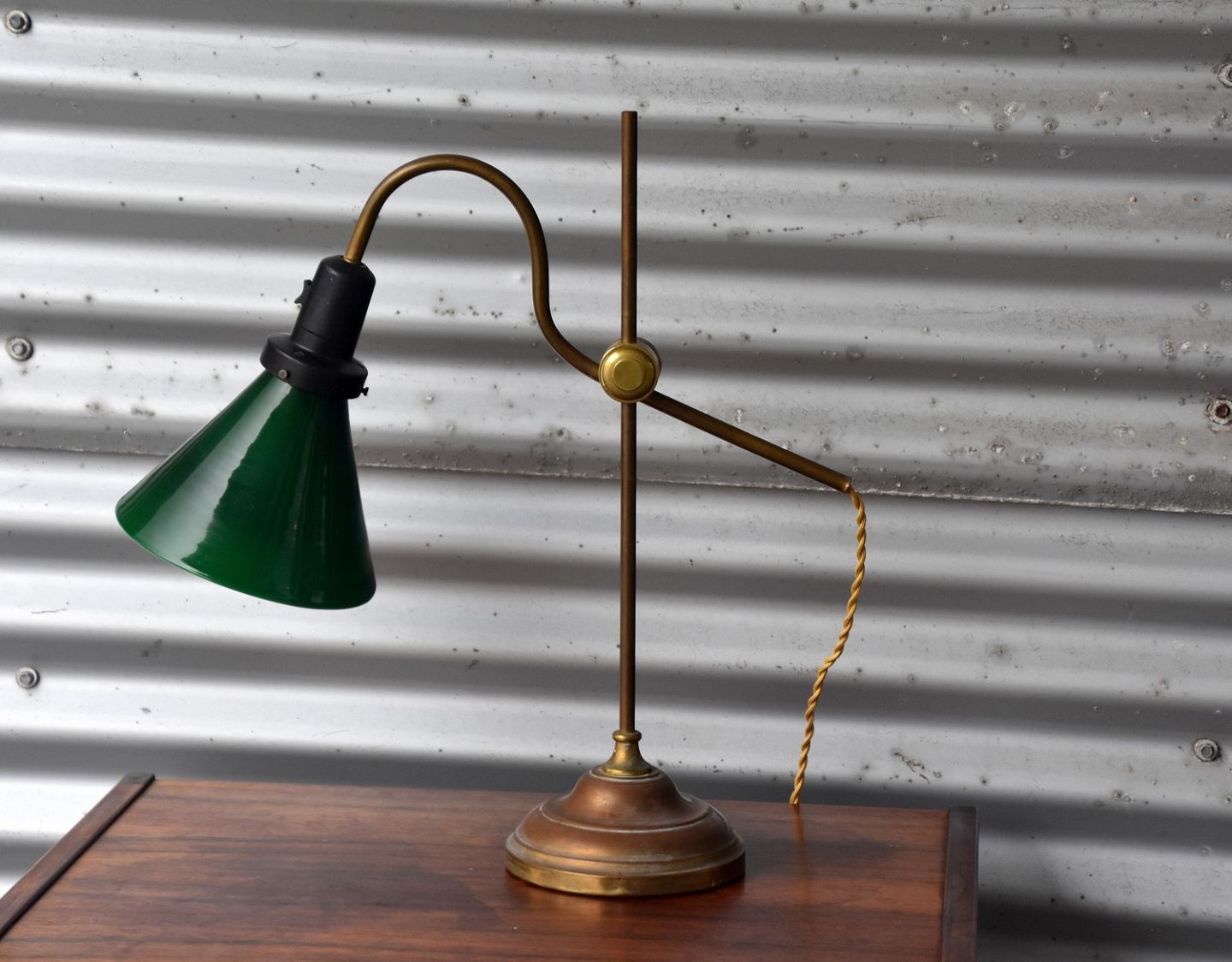 Objector hjul Guvernør Kinnerup Antik & Porcelæn - Bordlampe med grøn glasskærm *