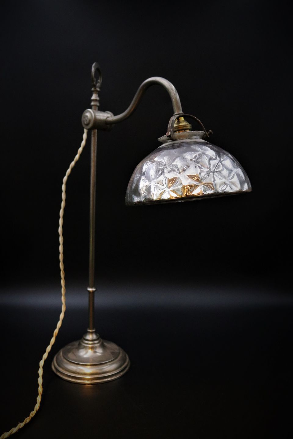 Har lært Bevidst nødsituation K&Co - Gammel fransk Bureau bord lampe med original lampeskærm i vaflet  fattigmandssølv