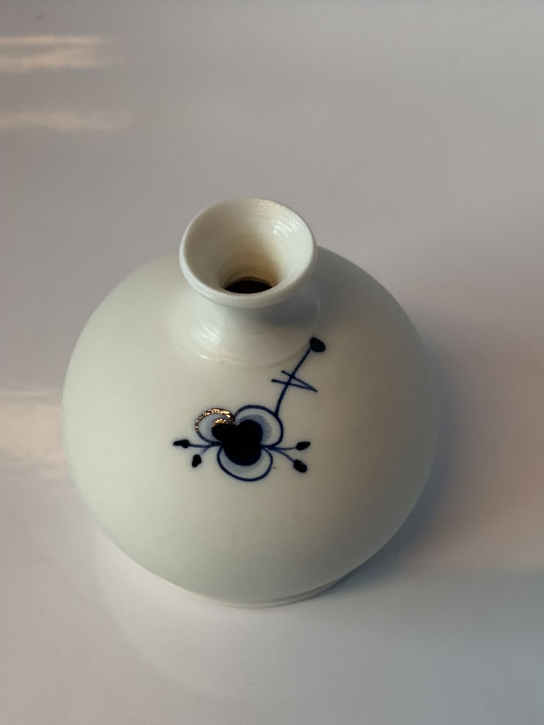 ekstremister Slikke Også Antik Huset - Din Antikbutik i Glostrup - Vase Med Mega mussel blomst *  Højde 7,7 cm ca - Vase Med Mega mussel blomst * Højde 7,7 cm ca