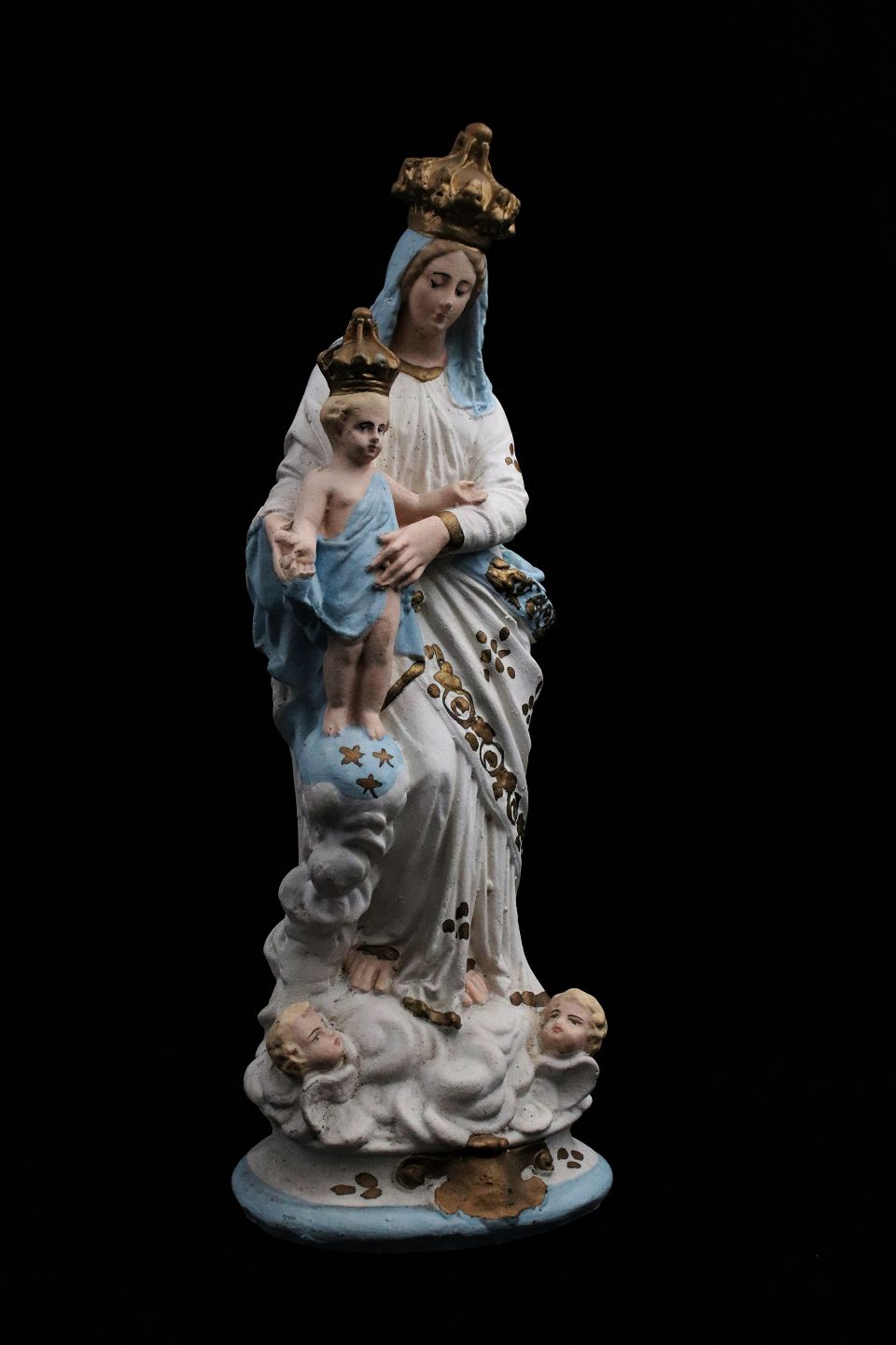 K&Co - Gammel figur , Jomfru Maria med Jesusbarnet på armen i bemalet gips...