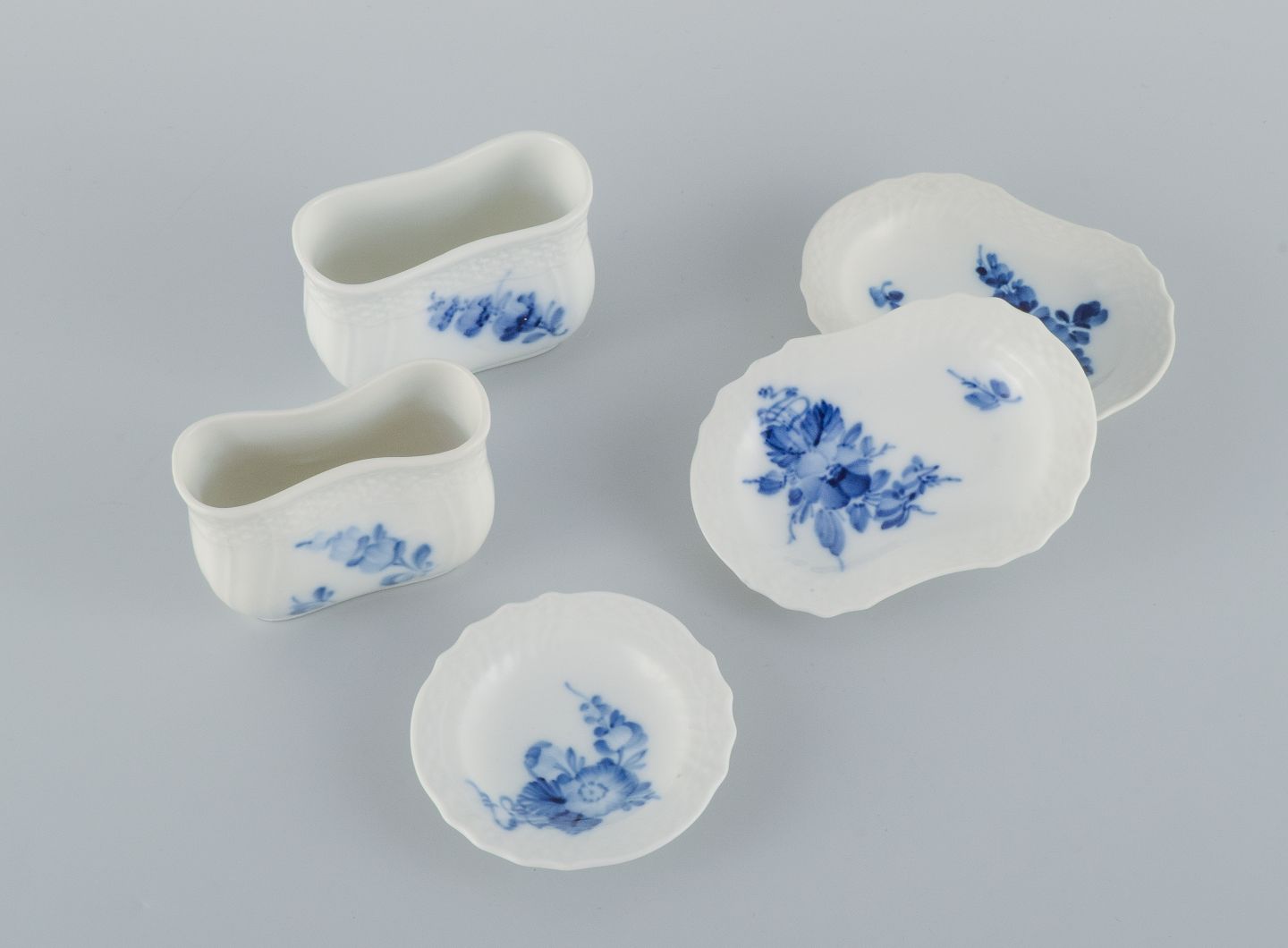 L Art - Five pieces of Royal Copenhagen Blue Flower braided porcelai