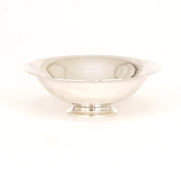 Harald Nielsen for Georg Jensen, little bowl on feet
#575B