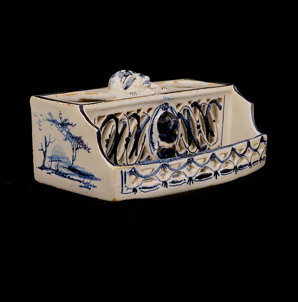 Blue decorated writing set, faience. Antvorskov, Denmark, circa 1810. H: 7cm. L: 
20cm