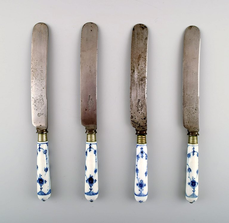 Musselmalet Riflet, 4 middagsknive fra Royal Copenhagen/Raadvad.
Tidligt 1900 tallet.