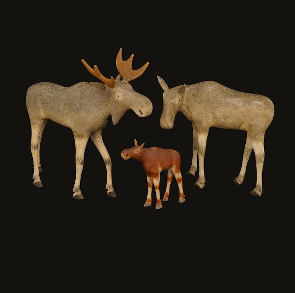 Set of three elks, wood. Sweden circa 1880. H: 16-32cm