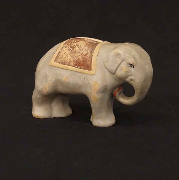 Sparebøsse i form af elefant. Danmark ca. år 1900. L: 13,5cm