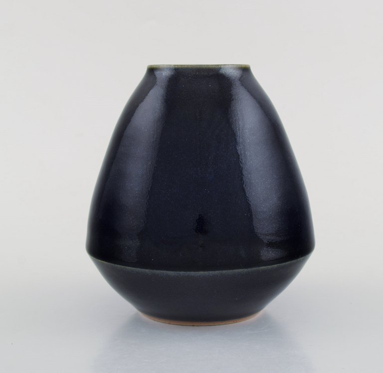 Jean-David Bosshard (f. 1949), Schweiz. Unika vase i glaseret keramik. Smuk 
glasur. 1980