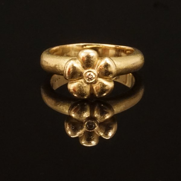 Charlotte Lynggaard Ring aus 14kt Gold mit einem Diamanten. Ringgr. 58. G: 8,7gr