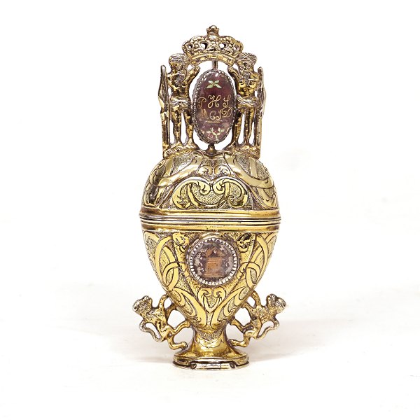 A gilt 18th century silver vinaigrette by Lars Møller Nielsen, Copenhagen, 
1747-87, circa 1778. H: 11,2cm. W: 85,1gr