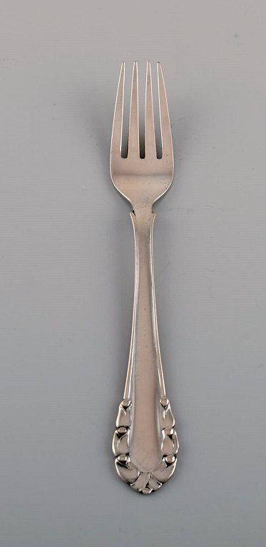 Georg Jensen Liljekonval frokostgaffel i sterlingsølv. Dateret 1915-30.
