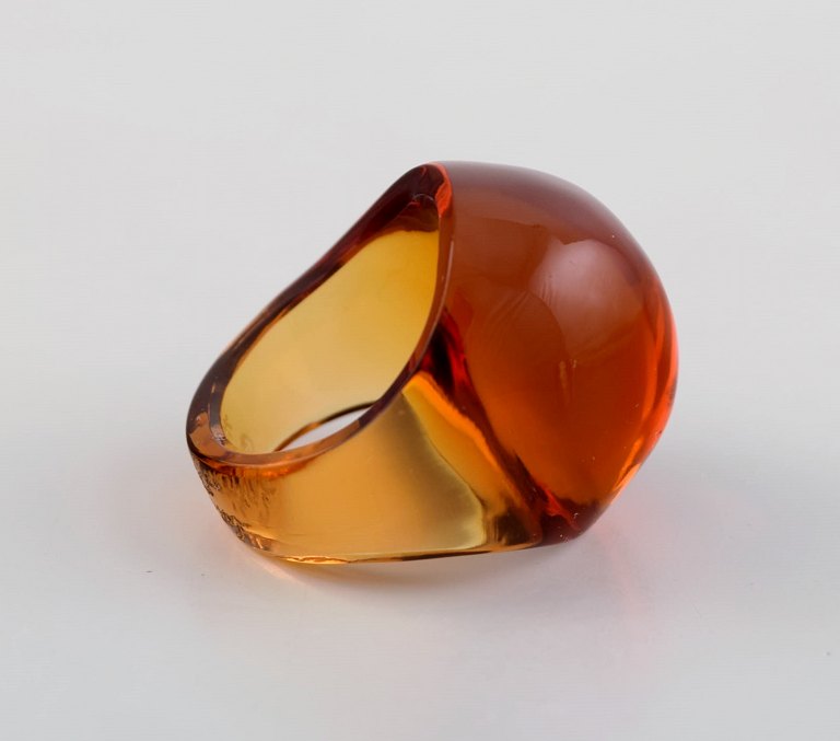 Lalique ring i ravfarvet kunstglas. 1980