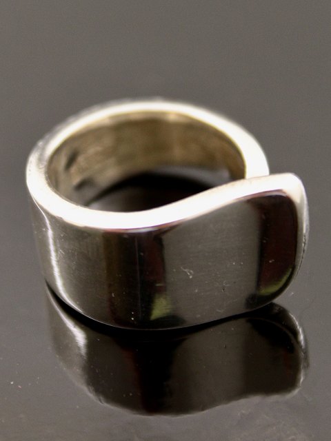 From moderne  ring