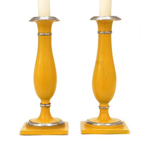 Pair of yellow decorated pewter candlesticks. Denmark circa 1840. H: 20,5cm