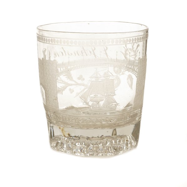 Rigt graveret "Sunderland Bridge"-glas. Ca. 1840. H: 9,5cm