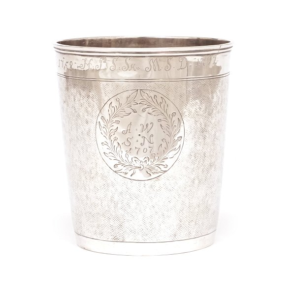 Large Silver cup by Gerhard, Weghorst, Copenhagen, 1701. H: 12,3cm. W: 209gr