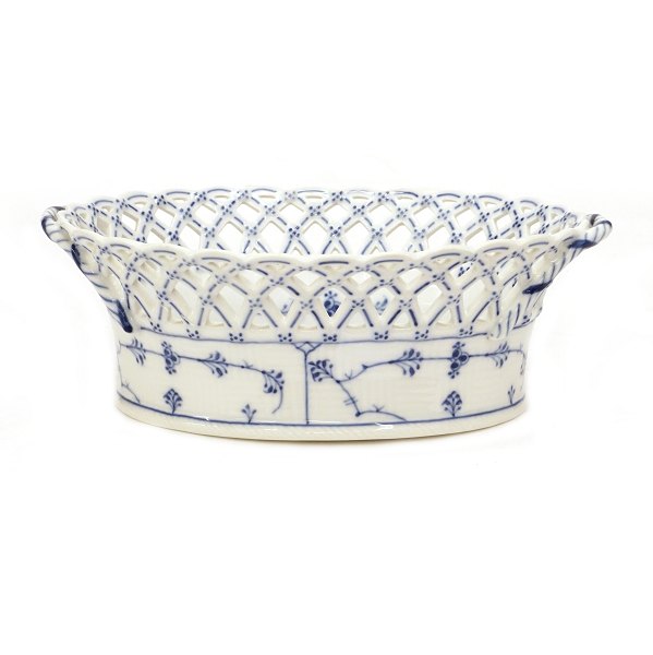 Royal Copenhagen blue fluted full lace fruit bowl 1055. Nice 1. quality. H: 9cm. 
L: 26cm