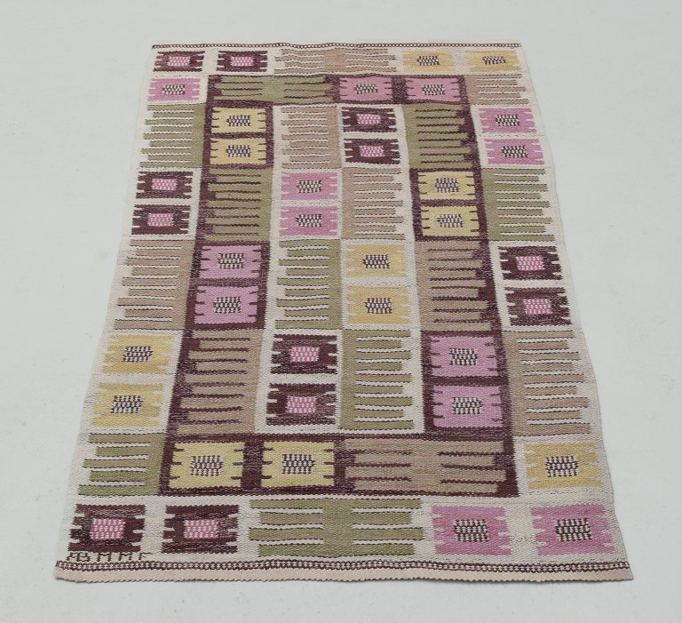 Märta Måås-Fjetterström "Ripponblomma".Carpet in pure wool. Rölakan technique.