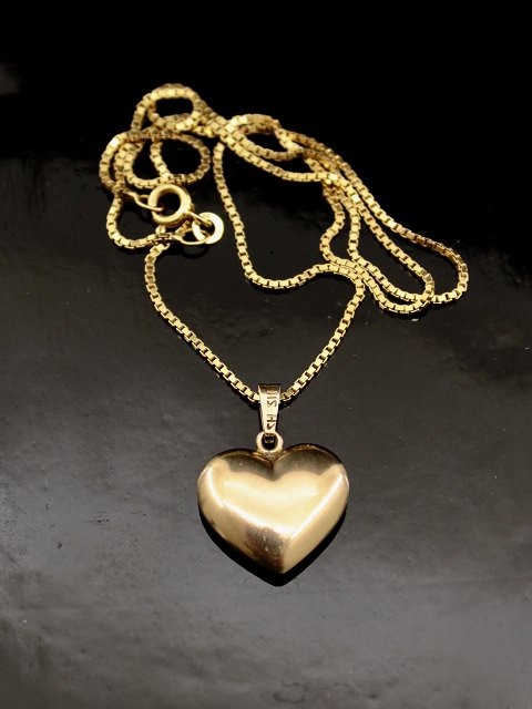 8 carat gold heart