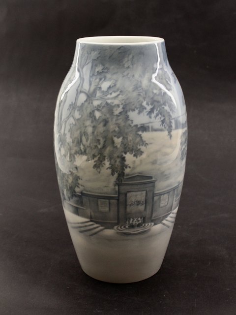 B&G vase