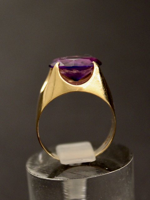 14 carat gold ring  with amethyst