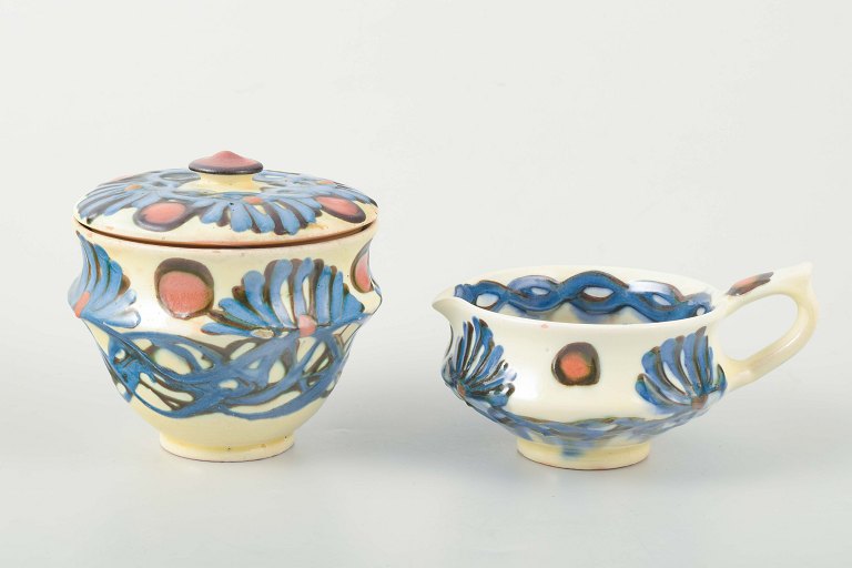 Kähler, Denmark
Creamer and sugar bowl from the Marguerite service.