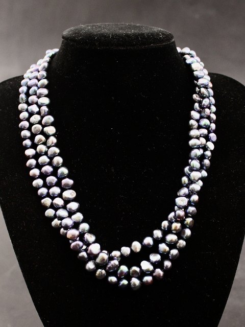 Halskæde med farvede perler