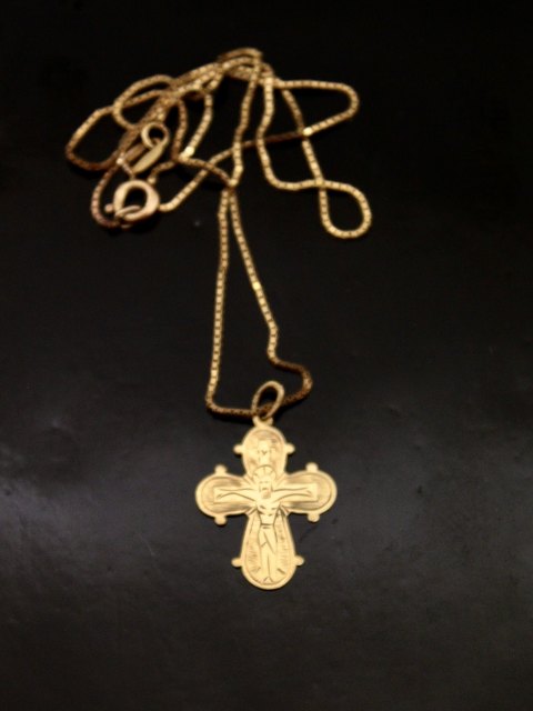 8 carat gold Dagmar cross
