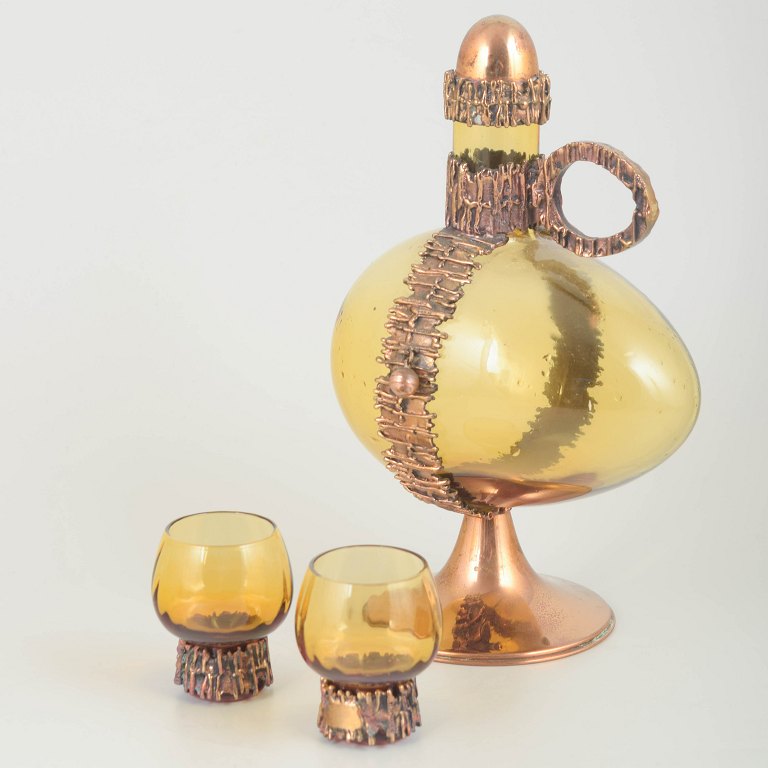 Pentti Sarpaneva for FinlandDecanter with two matching glasses, 1970s.