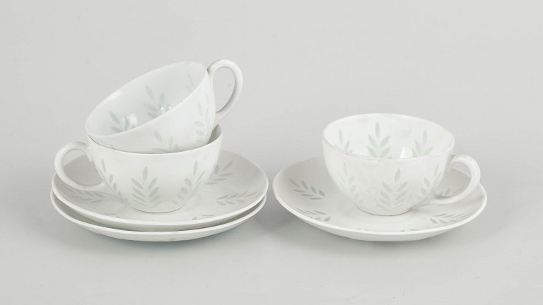 Friedl Holzer-Kjellberg for ArabiaSet of 3 demi-tasse cups with saucers, 1970s.