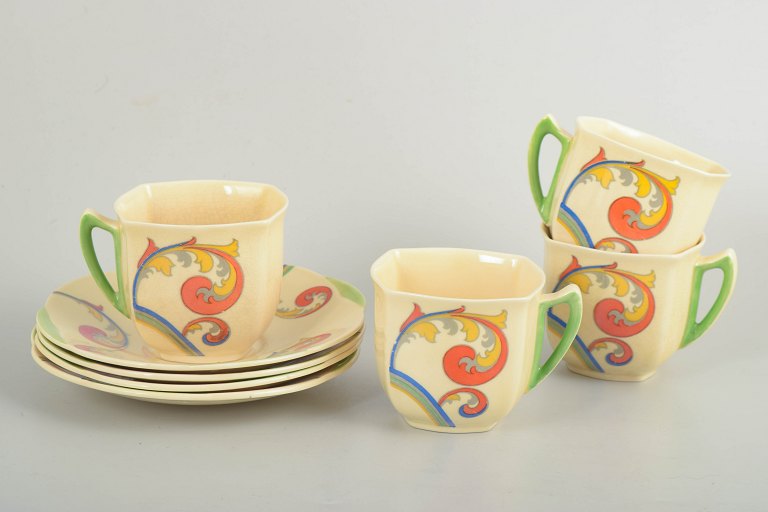 Clarice Cliff for Royal Doulton, sæt på 4 kaffekopper med underkopper.