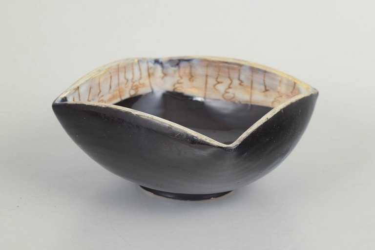 Atelier A Cérenne, Vallauris, bowl.