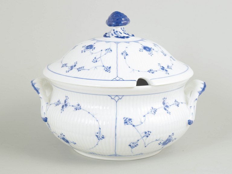 Royal Copenhagen Blue Fluted Plain large soup tureen with lid.