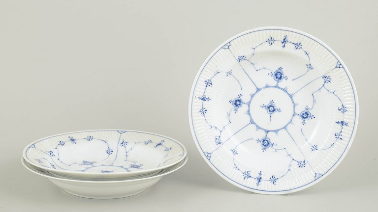 Royal Copenhagen Musselmalet Riflet suppetallerkener, sæt af tre.