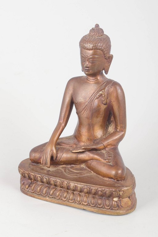 Buddhafigur i bronze.
