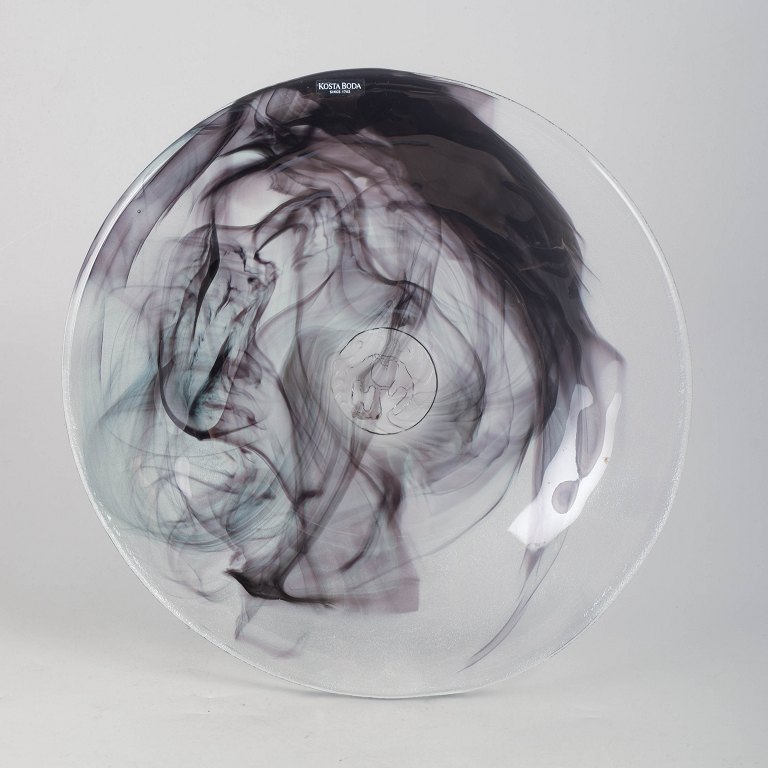 Ulrica Hydman Vallien for Kosta Boda, stort kunstglasfad.