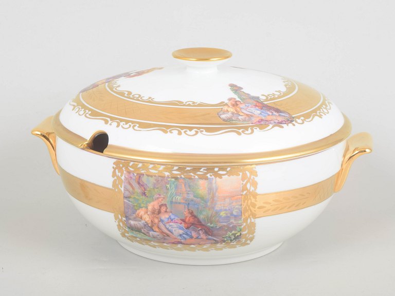 Royal Copenhagen, large classicist lidded tureen.